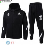 Giacca con Cappuccio e Zip Completa e Pantaloni Real Madrid 25-26 Nero Bianco Giacca con Cappuccio e Zip Completa e Pantaloni Real Madrid 25-26 Nero Bianco