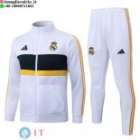 Giacca Full Zip e Pantaloni Allenamento Real Madrid 26-27 Bianco Blu Giallo Giacca Full Zip e Pantaloni Allenamento Real Madrid 26-27 Bianco Blu Giallo